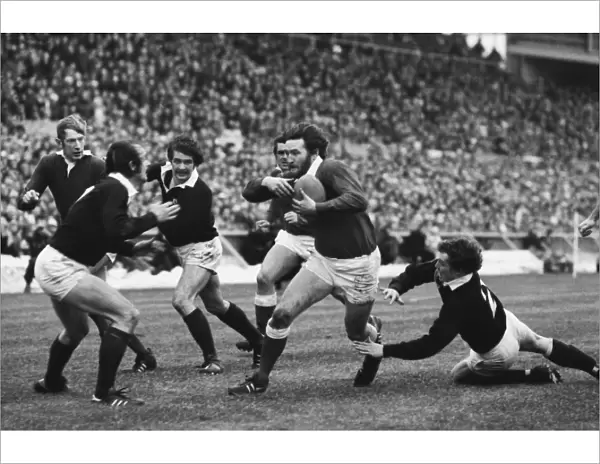 Ray Gravell powers to the line to score against Scotland - 1978 Five Nations