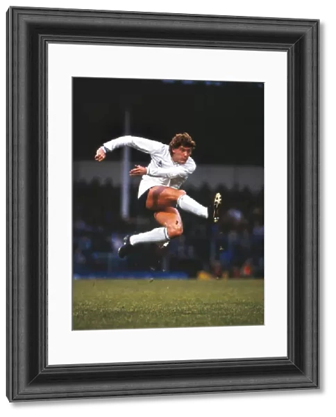Glenn Hoddle shoots in the 1983 UEFA Cup