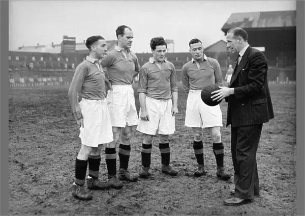 Matt Busby with four of his Manchester United players - 1946  /  7