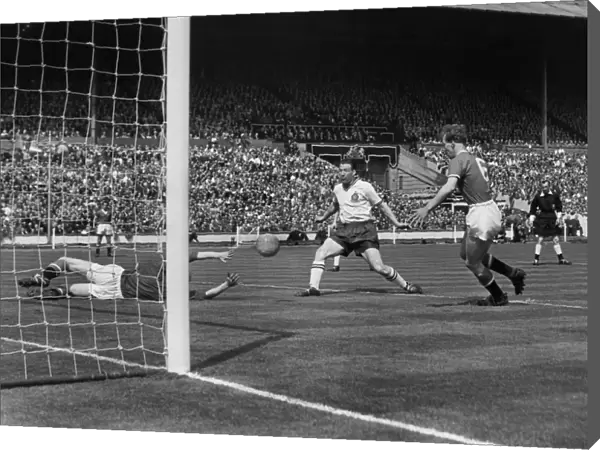 Nat Lofthouse scores Bolton Wanderers 1st goal - FA Cup Final 1958