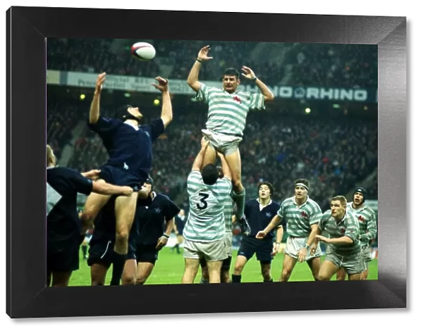 Angus Innes jumps in the line-out for Cambridge - 1998 Varsity Match