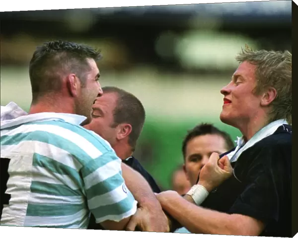 Angus Innes squares-up with Simon Miall - 2001 Varsity Match