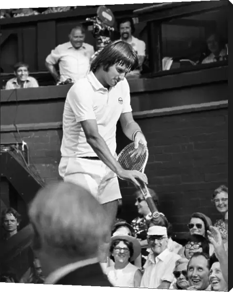 Jimmy Connors jokes with the Wimbledon crowd in 1975