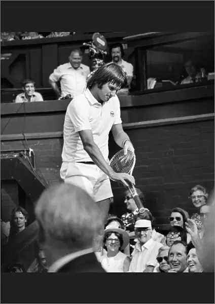 Jimmy Connors jokes with the Wimbledon crowd in 1975