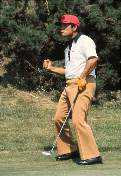 Lee Trevino (USA) punches the air after sinking his winning putt at the 1972 Open Championship