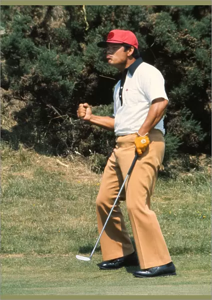 Lee Trevino (USA) punches the air after sinking his winning putt at the 1972 Open Championship