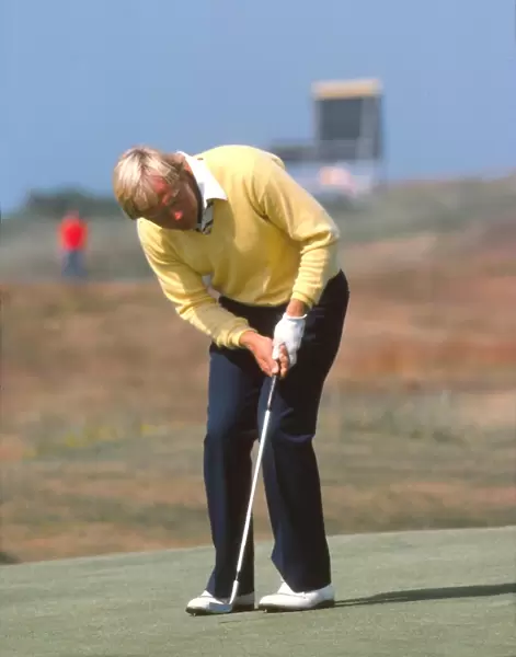 Jack Nicklaus putts during the final round of the 1977 Open