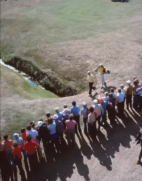 Jack Nicklaus appraoches the 16th green on the final day of the 1977 Open Championship