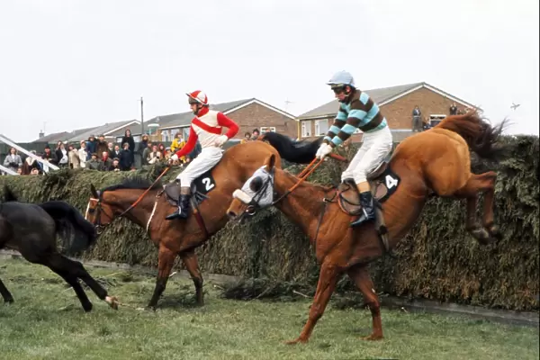 L Escargot jumps Valentines during the 1975 Grand National