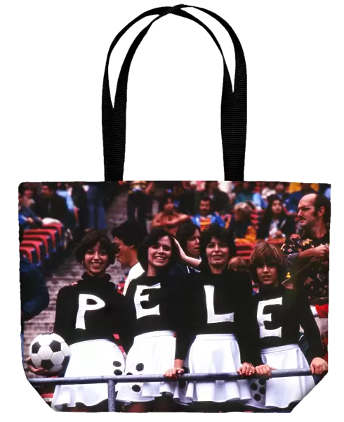 Cheerleaders at Peles final game
