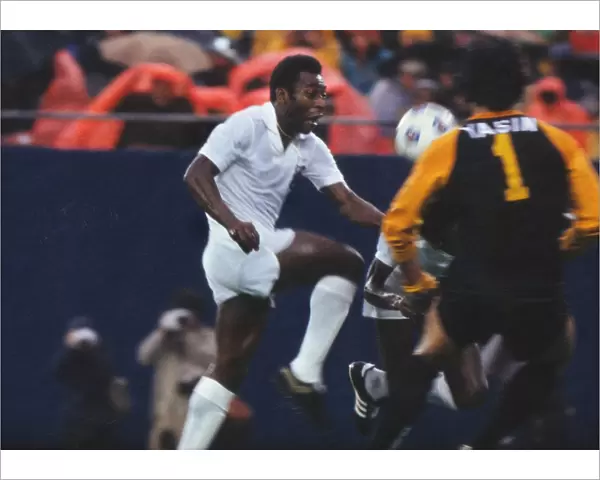 Pele playing for Santos in his farewell game in 1977