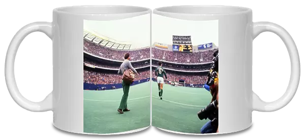 Franz Beckenbauer runs out at Giants Stadium for Peles farewell game