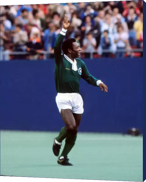 Pele playing for the Cosmos in his farewell game in 1977