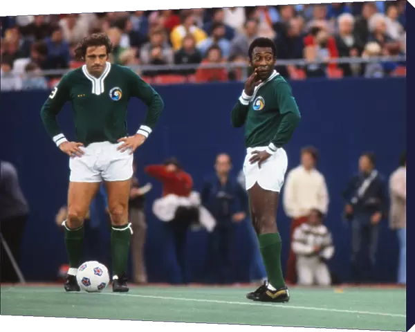 Pele and Chinaglia prepare to kickoff for the Cosmos in Peles farewell game