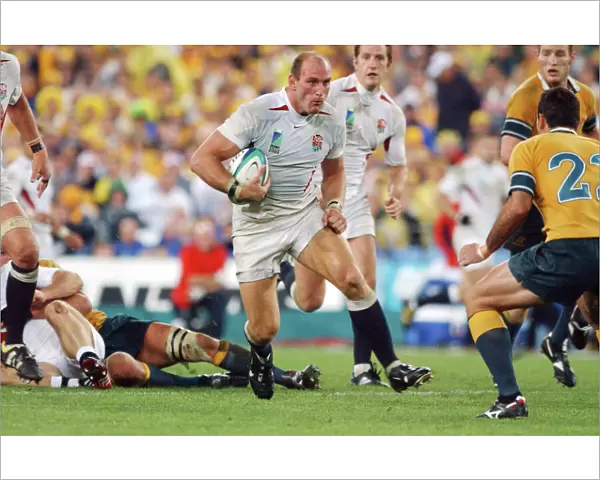 Lawrence Dallaglio carries the ball during the 2003 World Cup Final