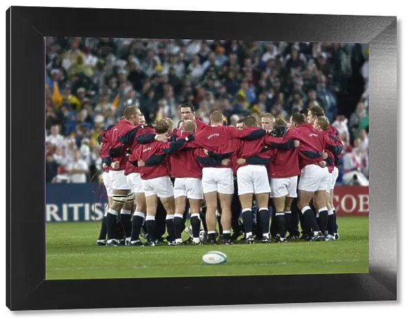 The England team huddle before the 2003 World Cup Final