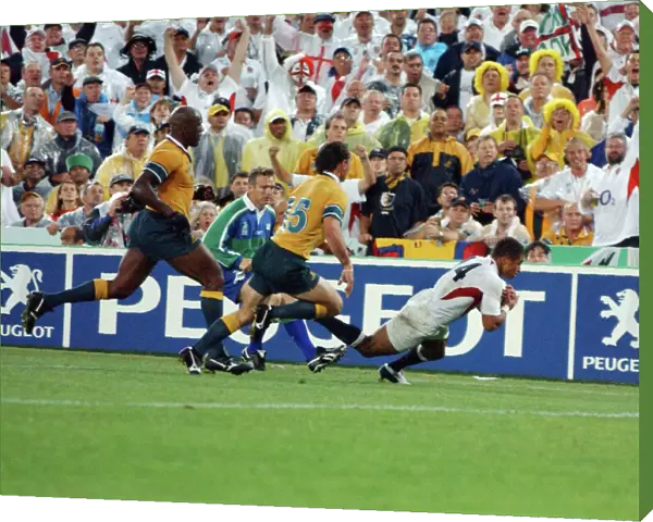 Jason Robinson scores Englands try in the 2003 World Cup Final