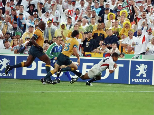 Jason Robinson scores Englands try in the 2003 World Cup Final