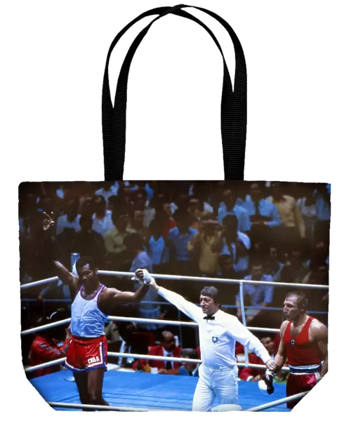 Cubas Teofilo Stevenson wins gold at the 1980 Olympics