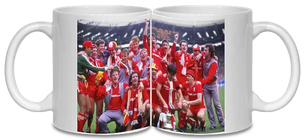 Liverpools 1986 FA Cup winning team celebrate