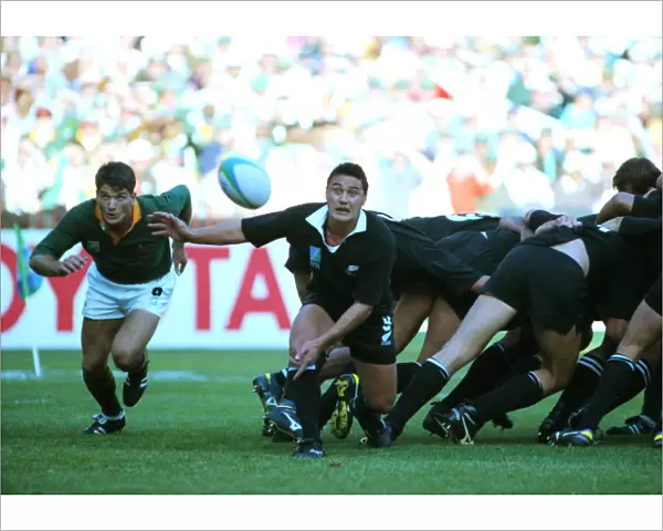 opposing scrum halfs Graeme Bachop and Joost van der Westhuizen during the 1995 Rugby World Cup Final
