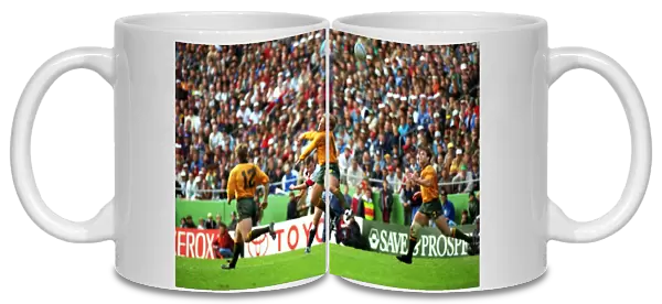Rob Andrew kicks his game-winning drop-goal in the 1995 Rugby World Cup quarter-final