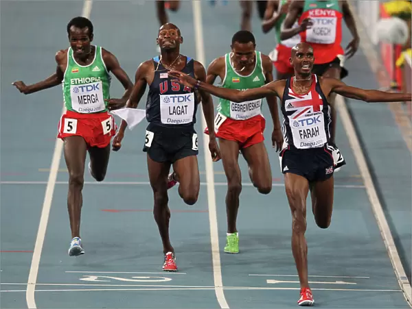 Mo Farah wins the 5000m final at the 2011 World Championships