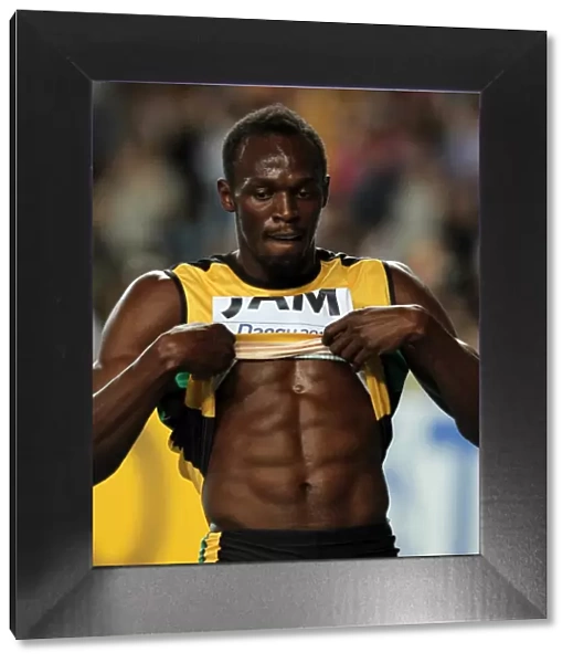 Usain Bolt celebrates World Championship relay gold & a new WR