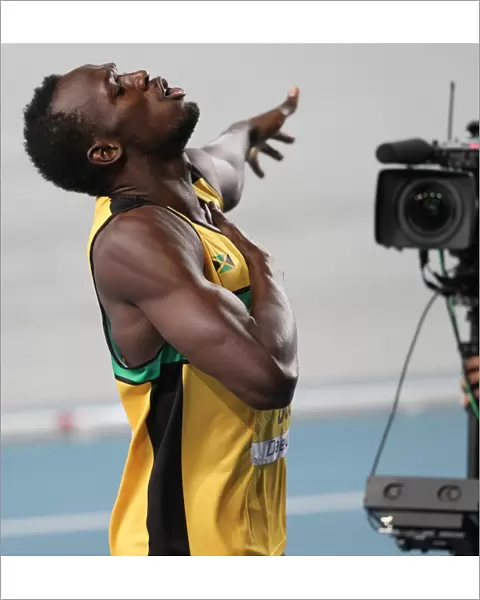 Usain Bolt plays to the cameras after winning 200m Gold at the 2011 World Championships