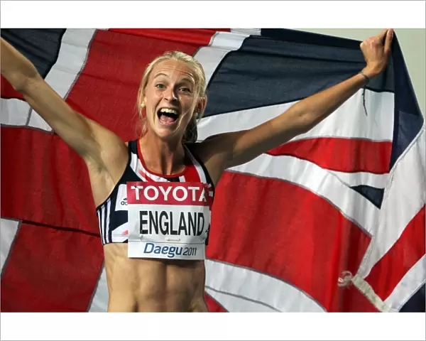 Hannah England celebrates winning the 1500m World silver