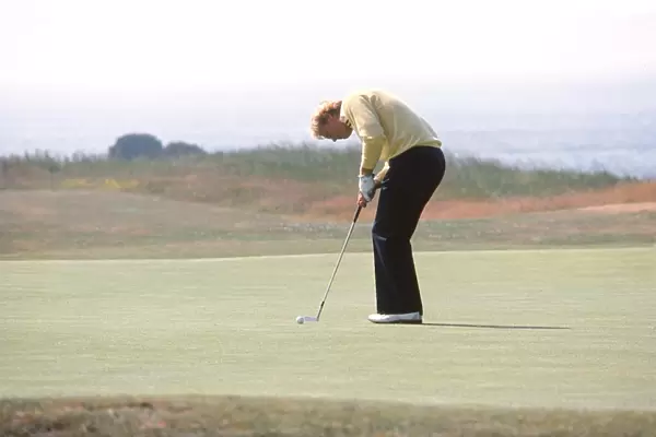Jack Nicklaus putts at Turnberry during the final round of the 1977 Open
