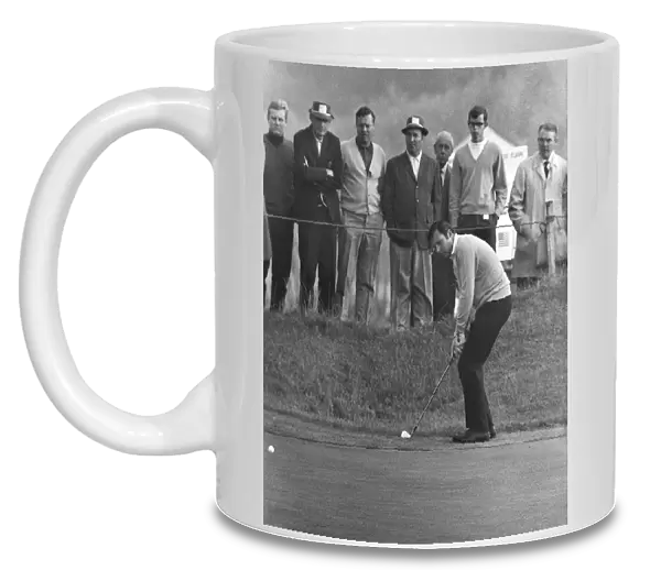 Peter Alliss chips at the 1969 Ryder Cup