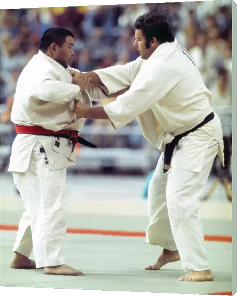 Keith Remfry takes on Sumio Endo - 1976 Montreal Olympics