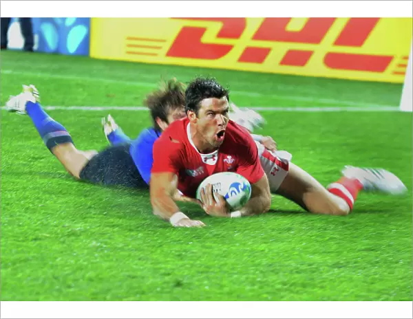 Mike Philips scores his try in the 2011 RWC semi-final against France