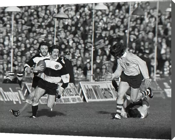 Gerald Davies & Ray Gravell in action for the Barbarians in 1976