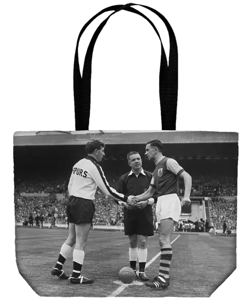 Danny Blanchflower and Jimmy Adamson shake hands before the 1962 FA Cup Final