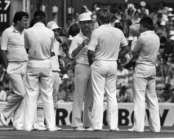 Mike Brearley talks to Ian Botham during the 1981 Ashes