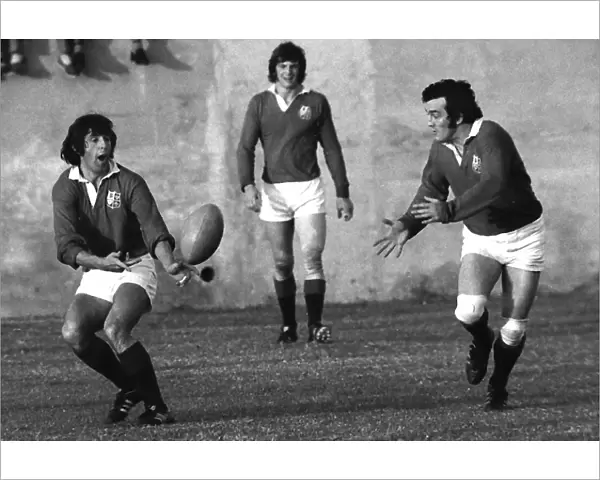 Ian McGeechan passes to Phil Bennett for the British Lions in 1974