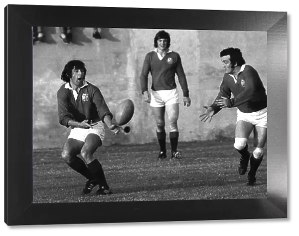 Ian McGeechan passes to Phil Bennett for the British Lions in 1974