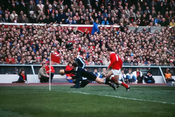 Graham Mourie scores a try for the All Blacks in Cardiff in 1980