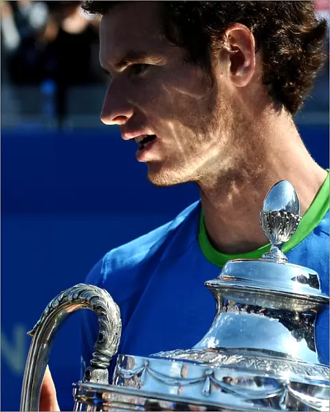 Andy Murray wins the 2011 Queens Club Championships
