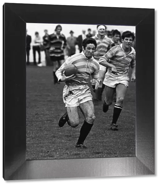 Gerald Davies runs with the ball for Cambridge University in 1968