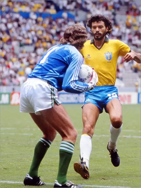 Socrates and Pat Jennings at the 1986 World Cup