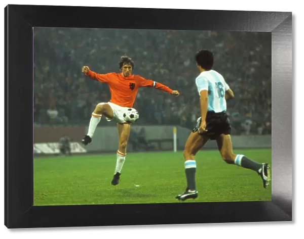 Johan Cruyff takes on Argentina at the 1974 World Cup