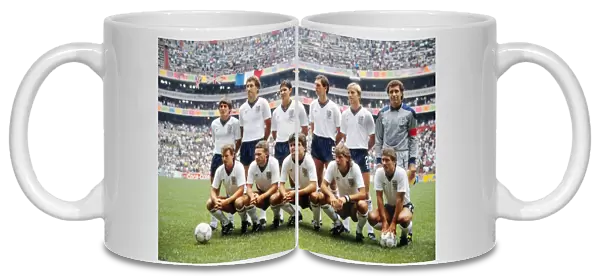 England line up before defeating Paraguay at the 1986 World Cup