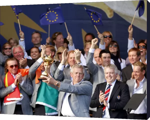 Colin Montgomerie lifts the trophy - 2010 Ryder Cup