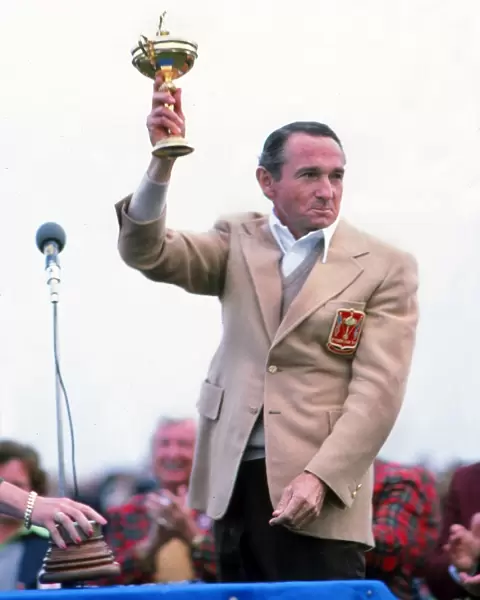 United States captain Dow Finsterwald lifts the Ryder Cup in 1977