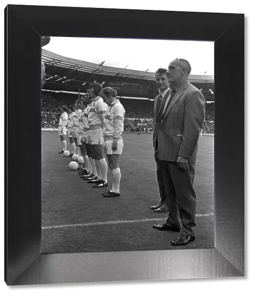 Brian Clough and Bill Shankly line-up before the 1974 Charity Shield
