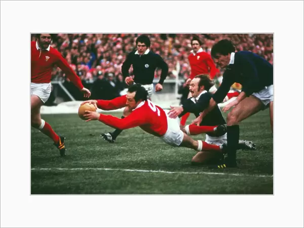 Gareth Edwards scores his last try for Wales in 1978