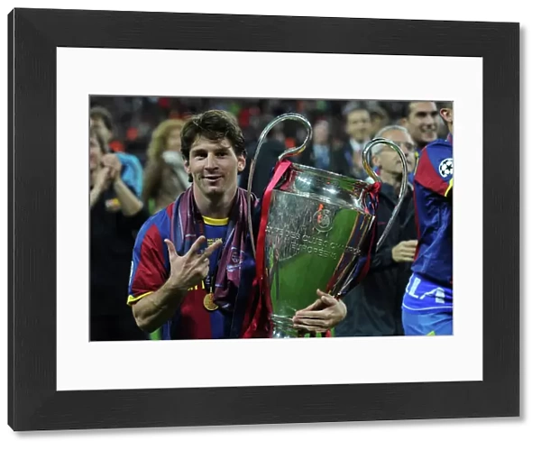 Lionel Messi with the 2011 Champions League trophy